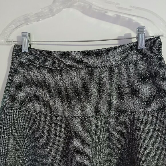 Banana Republic Women's Flared / Flounce Black / Gray Tweed Mini Skirt  SZ 2 - Picture 2 of 8